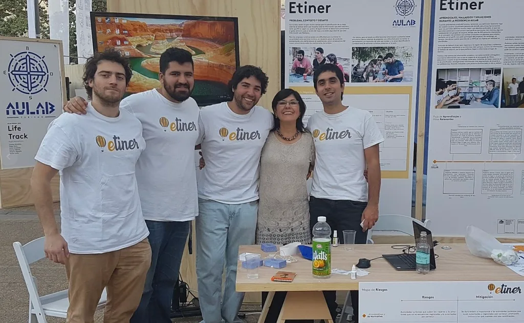 Los cuatro fundadores de Ruka presentando Etiner